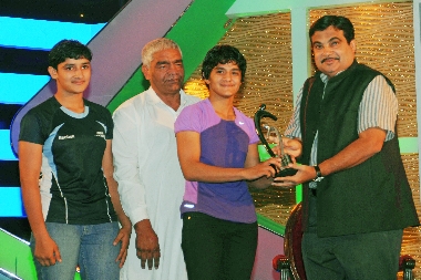 Geeta, Babita & Mahavir Phogat